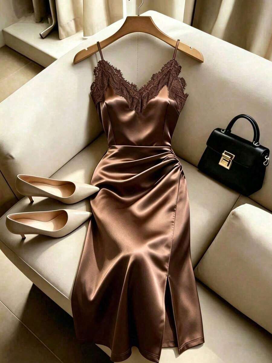 Vestido de verano de mujer de longitud media con cuello en V sin mangas, efecto decorativo con volantes en el cuello, cintura en línea A, bajo asimétrico con abertura, tela de punto jersey, diseño ajustado y sexy para uso diario - Marrón - Ver 1