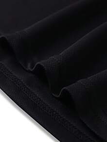 Camiseta Retro Tangram para Hombre - Presenta estampados de personajesónicos, un corte holgado vintage, cuello redondo, mangas cortas y adecuada para uso adulto. una prenda temática lavable aáquina, para uso diario y como mercancía de Tangram. Disponible en tallas grandes. - Negro - Ver 5
