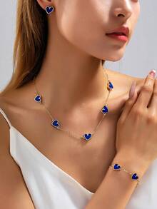 Conjunto de joias elegante e personalizado com 4 peças, incluindo colar, pulseira e brincos com pingente de coração azul banhado a ouro. Ideal para uso diário feminino e um presente perfeito para o Dia dos Namorados, namorada ou mãe. - Azul - Ver 2