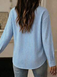 Camisa elegante de mujer para uso diario, nueva llegada de primavera, serie de prendas de vestir con estilo, camisa de manga larga con cuello elegante, decoración de botón con corazón dorado, cita romántica, Día de San Valentín, camisa de color - Azul - Ver 2