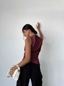 Blusa de satén con cuello plisado, sin mangas, elegante y sencilla, para oficina y negocios, con dobladillo puntiagudo, color marrón - Granada - Ver 4