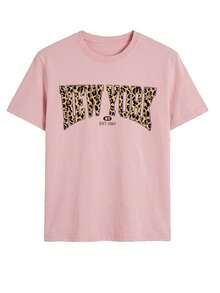 New York Leopard Classic Grafik T-Shirt, klassisches Campus-Muster T-Shirt, Y2K stilvolles lässiges Kurzarm, urbanes Alltags-Top - Pink - Übersicht 4