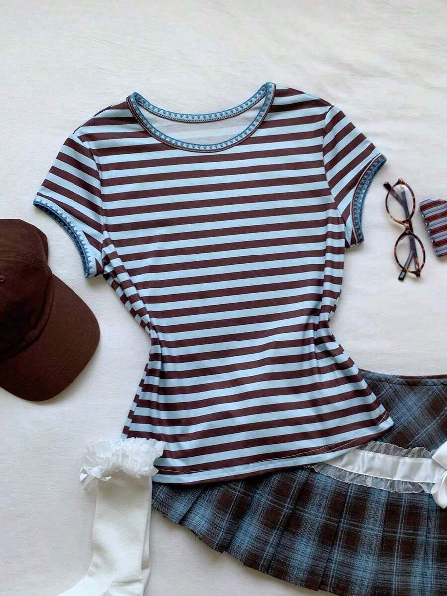 2026 Nueva Moda Camiseta Casual Versátil de Mujer con Cuello Redondo y Mangas Cortas, Contraste de Ribete, Top de Verano, Ropa de Primavera para Exteriores, Top Beige Casual Y2K - Marrón 2 - Ver 1