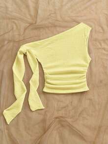 Top ajustado y fluido con tirantes asimétricos y hombros descubiertos en color amarillo claro, adecuado para fiestas, vacaciones, festivales de música, estilo bohemio, citas, tardes de té - amarillo ganso - Ver 2