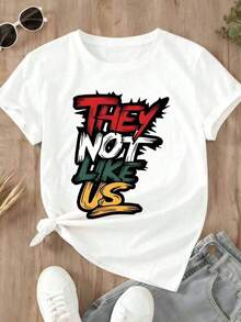 Camiseta de manga corta para mujer con estampado gráfico 'They Not Like Us', camiseta casual de moda urbana para uso diario, camiseta de verano. - Blanco - Ver 2