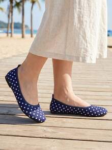 1 paire de chaussures plates à la mode et polyvalentes, légères, douces et confortables pour mère. Ballerines plates à enfiler à pois bleus - Bleu azur - Voir 2