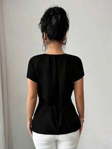 Blusa de manga corta con cuello redondo, estilo envolvente, elegante y casual, con cinturón y cuentas, adecuada para ir al trabajo, citas, y uso durante todo el año en primavera/verano.Blusa elegante para damas, apropiada para fiestas, citas, oficina, negocios, vida diaria en primavera/verano, temporada de graduación, Día del Maestro, vuelta al colegio, Acción de Gracias.Blusa de manga corta para uso diario, de unicolor con cuentas. - Negro - Ver 2