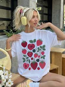 Strawberry Girl T-Shirt, Cute Fruit Aesthetic Tee, Cottagecore Berry Shirt, Summer Garden Top, Strawberries Lover Gift. Camiseta informal de moda con estampado creativo para mujer, de manga corta y cuello redondo, para primavera y verano T-Shirt Women Festive Celebration Shirt Party Wear Top - Multicolor - Ver 1