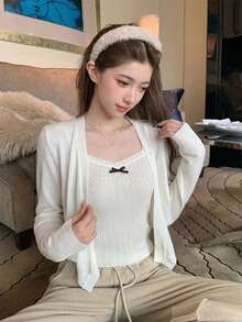 Bộ 2 món áo hai dây dệt kim + áo khoác cardigan ngắn cho nữ, kiểu dáng dễ thương ngọt ngào như nàng tiên, áo cardigan dệt kim dài tay màu trắng, áo hai dây dệt kim thắt nơ, trang phục layering ôm sát dáng người nhỏ nhắn với họa tiết rỗng. - trắng - Xem 5