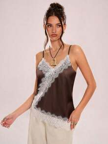 Top de tirantes asimétrico con bajo cruzado de encaje, espalda descubierta con tirantes exquisitos, top tipo camisola con parche en el pecho estilo Kendall 2026 para mujer, elegante para usar en primavera y otoño, color marrón, apropiado para ofici - Marrón - Ver 3