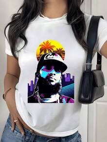 Sol radiante con palmeras coloridas al atardecer y silueta urbana con tonos púrpura y azul que evocan energía moderna y estilo retro camiseta de mujer casual cómoda para uso diario - Blanco - Ver 8