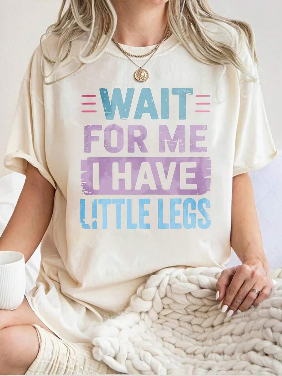 Camiseta Casual de Manga Corta para Mujer, Verano 2026, Temática Divertida, Cuello Redondo, Estampado "WAIT FOR ME I HAVE LITTLE LEGS", Ideal para Amigas de Estatura Baja, Estilo Fresco. - Albaricoque - Ver 1