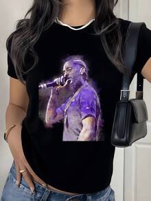 Artistic Image Of A Singer Holding A Microphone, Enveloped In Purple Tones That Symbolize Passion, Strength, And Creativity-Ideal For Expressing Urban Energy And Modern Elegance. Casual Women's T-Shirt - 黑色 - 查看 1