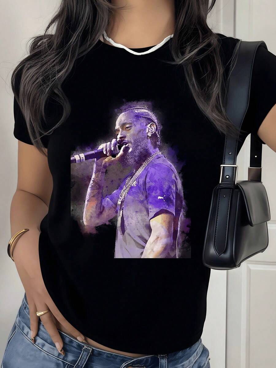 Artistic Image Of A Singer Holding A Microphone, Enveloped In Purple Tones That Symbolize Passion, Strength, And Creativity-Ideal For Expressing Urban Energy And Modern Elegance. Casual Women's T-Shirt - 黑色 - 查看 1