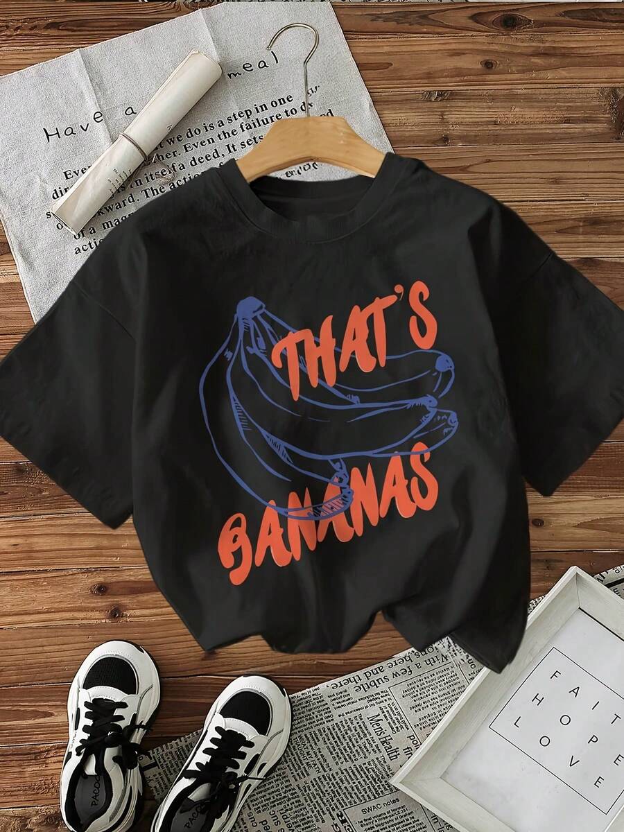 Camiseta de manga corta con cuello redondo y estampado de letras "THAT'S BANANAS" en estilo dibujado a mano. - Negro - Ver 1