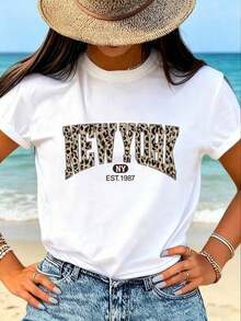 Top mujerPlayera para Mujer New York con Estampado de Leopardo - Estilo Universitario Oversize Blanco para PlayaTendencia 2026 - Blanco - Ver 1