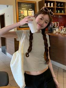 卡其色女款正肩短袖T恤，夏季圓領修身顯瘦時尚美式風百搭性感上衣休閒款 - 卡其色 - 查看 2