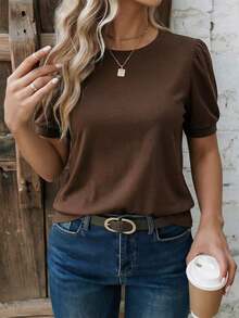 Camiseta básica de talla grande con cuello redondo, manga corta tipo globo, estampado de leopardo en color negro sobre base de color café, de estilo retro y casual - Café integral - Ver 7