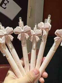 3支裝蝴蝶結派對圓珠筆，少女粉色蝴蝶系列可伸縮圓珠筆，派對伴手禮筆，開學季禮品袋，讓妳每天脫穎而出。時尚風格適合女孩與女性，完美適用於派對、約會、舞會、婚禮、生日、辦公室、情人節及其他節日等各種場合。送給妻子、女友、母親或姊妹的絕佳禮物。 - 粉色 - 查看 7