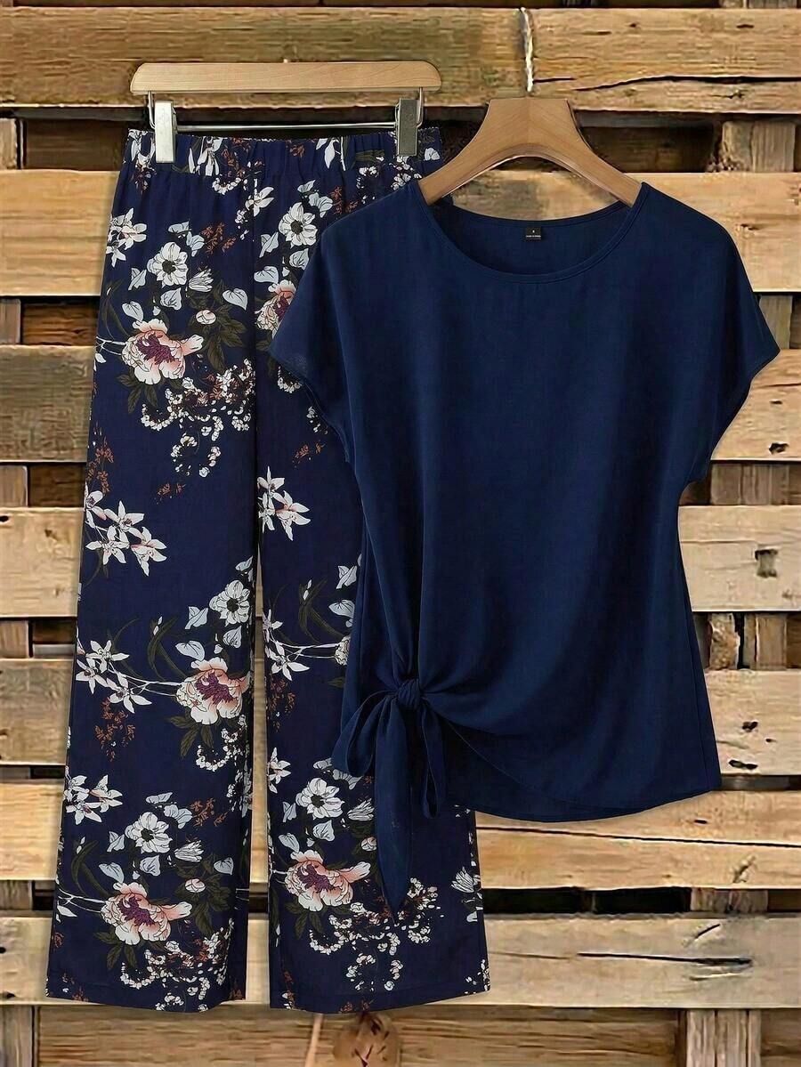 Clasi Conjunto de 2 piezas de blusa con moño elegante y minimalista en color rosa, combinada con pantalones de pierna ancha con estampado floral, adecuado para el verano - Azul marino - Ver 1