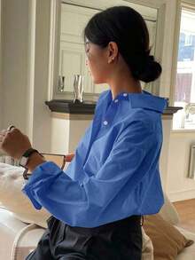 Camisa holgada de mujer de unicolor, de manga larga y de abotonadura sencilla - azul real - Ver 2