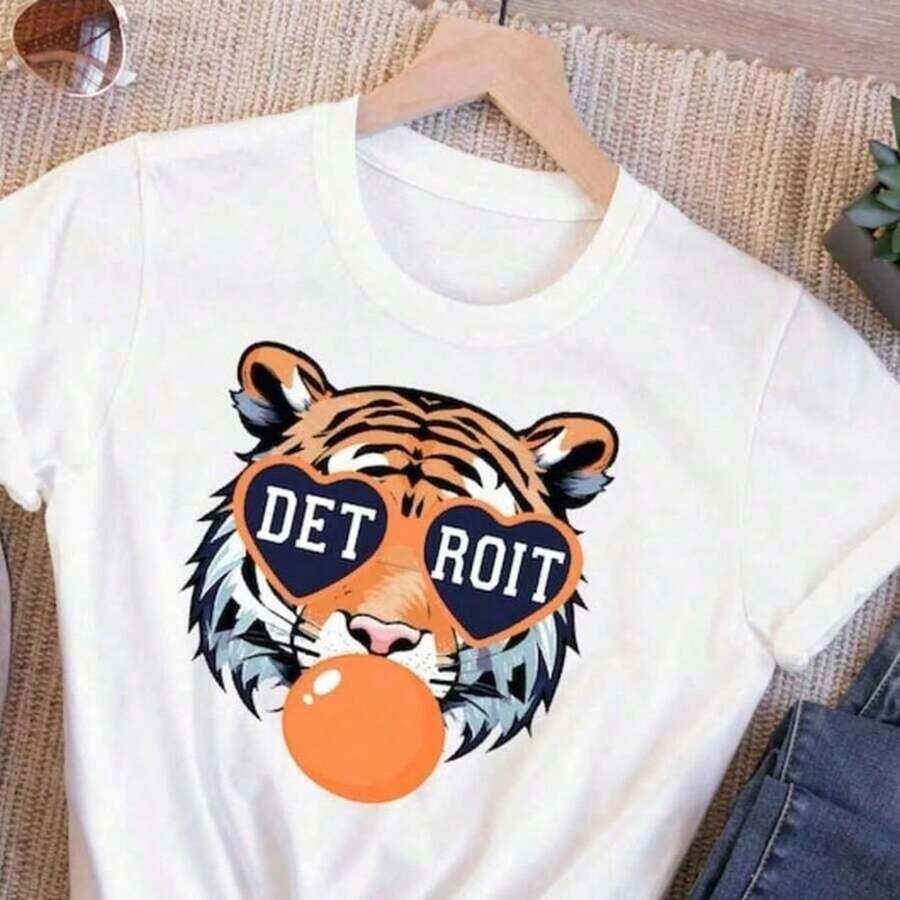 Camiseta Dit Tigers Motor City Vintage Graphic T1EE, Ropa deportiva, Ropa de béisbol, Camiseta Dit Tigers ShirTShir para mujer y hombre, talla grande, cómoda, de cuello redondo y suave.220G C1AmiS1eta de AL1Godn esencial uniS1ex, 220 g de suavidad úniC1A. PensA1DA1 Para A1DAptarse a todaS1 Las perS1onas, hombres y mujeres por igual. Tela duradera de gran C1Alidad, listA1 Para cualquier corte, D1ELIC1A1DA al tacto pero construidA1 Para resistir. TopS1 Ligeros mujer, conjuntos otoñales, ropa de vaC1Aciones, disfraces de new years para ella. - Blanco - Ver 1