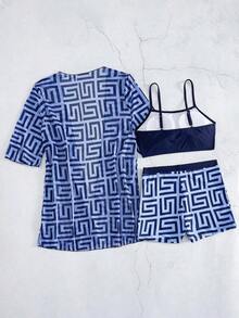 Conjunto de playa de 3 piezas para mujer: top de bikini corto negro, kimono de malla y shorts - Azul - Ver 4