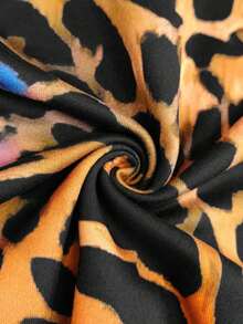 Camiseta de mujer de manga corta con cuello redondo, estampado de leopardo y gráfico numérico - Multicolor 3 - Ver 4