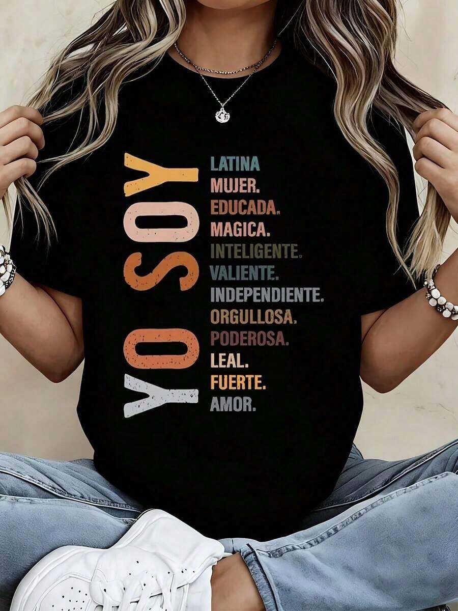 Camiseta Blanca de Manga Corta para Mujer con Estampado "Yo Soy Latina" y Palabras Inspiradoras - Ropa Casual para el Día a Día para Latinas, Perfecta para Salidas Diarias, Viajes o Celebraciones Culturales - Camiseta de Verano - Negro - Ver 1