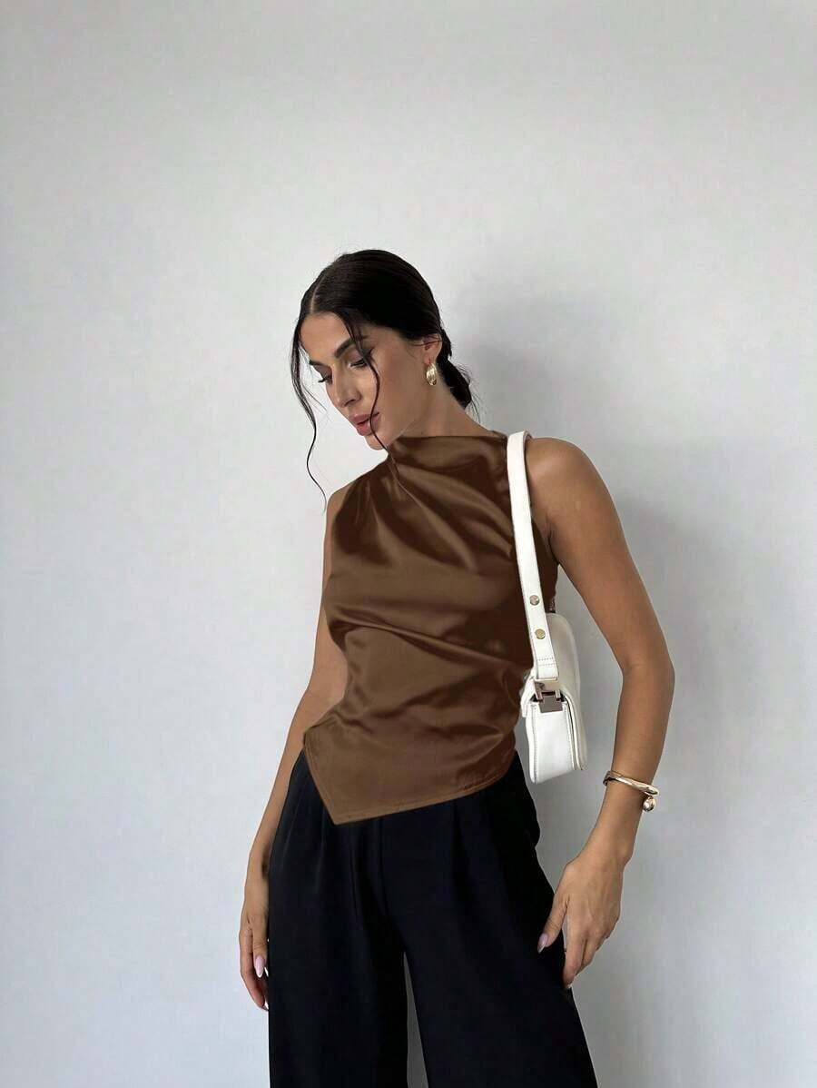 Camisa de satén con cuello plisado, sin mangas, elegante y sencilla, con dobladillo entallado, para oficina, en color beige - Café integral - Ver 1