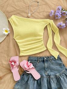 Top ajustado y fluido con tirantes asimétricos y hombros descubiertos en color amarillo claro, adecuado para fiestas, vacaciones, festivales de música, estilo bohemio, citas, tardes de té - amarillo ganso - Ver 6