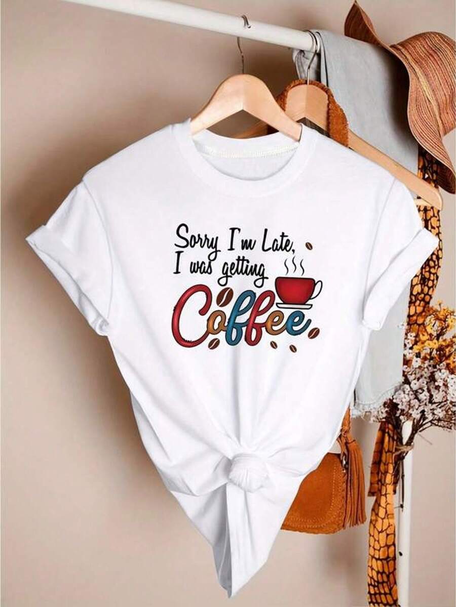 Blusa de mujer de manga corta con estampado de taza de café y grano de café, casual y elegante con un toque vintage, perfectarrimavera y verano. Esta fresca y elegante camiseta de cuello redondo estilo deportivo está disponible en