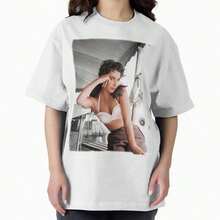 Camiseta extragrande Dreamy Liz220G C1AmiS1eta de AL1Godn esencial uniS1ex, 220 g de suavidad úniC1A. PensA1DA1 Para A1DAptarse a todaS1 Las perS1onas, hombres y mujeres por igual. Tela duradera de gran C1Alidad, listA1 Para cualquier corte, D1ELIC1A1DA al tacto pero construidA1 Para resistir. TopS1 Ligeros mujer, conjuntos otoñales, ropa de vaC1Aciones, disfraces de new years para ella. - Blanco - Ver 1