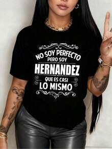 No soy perfecto, pero soy Hernandez, lo cual es casi lo mismo. Frase inspiradora en una camiseta de mujer, 100% algodón, un diseño único que refleja autenticidad y buen humor. -Camiseta unisex de manga corta y cuello redondo, estilo vintage urbano, 100% algodón puro. - Negro - Ver 7