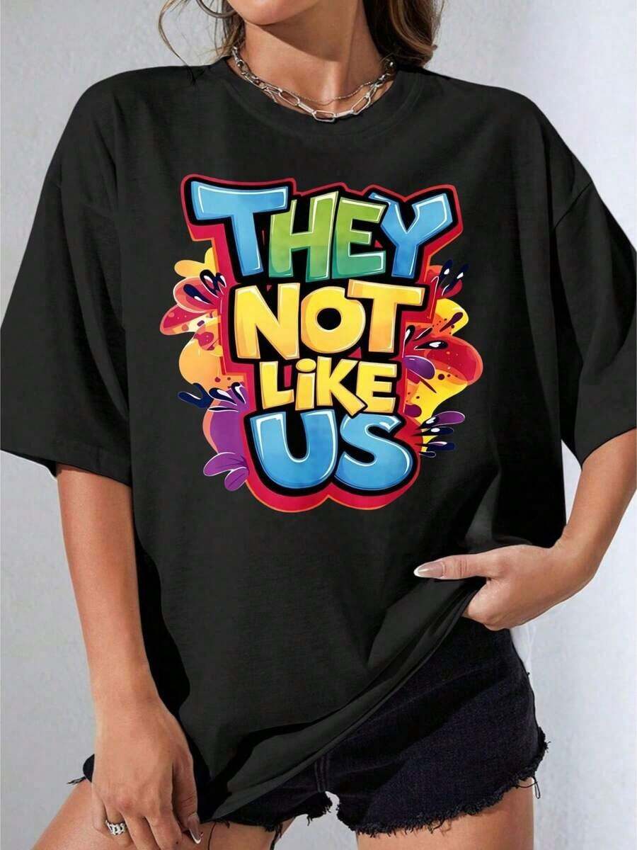 Women's White T-Shirt, Oversized White T-Shirt With "They Not Like Us" Graphic Print For Urban Casual Fashion, Outdoor Parties, Casual Printed T-Shirt, Suitable For Spring, Summer And Autumn. - 黑色 - 查看 1