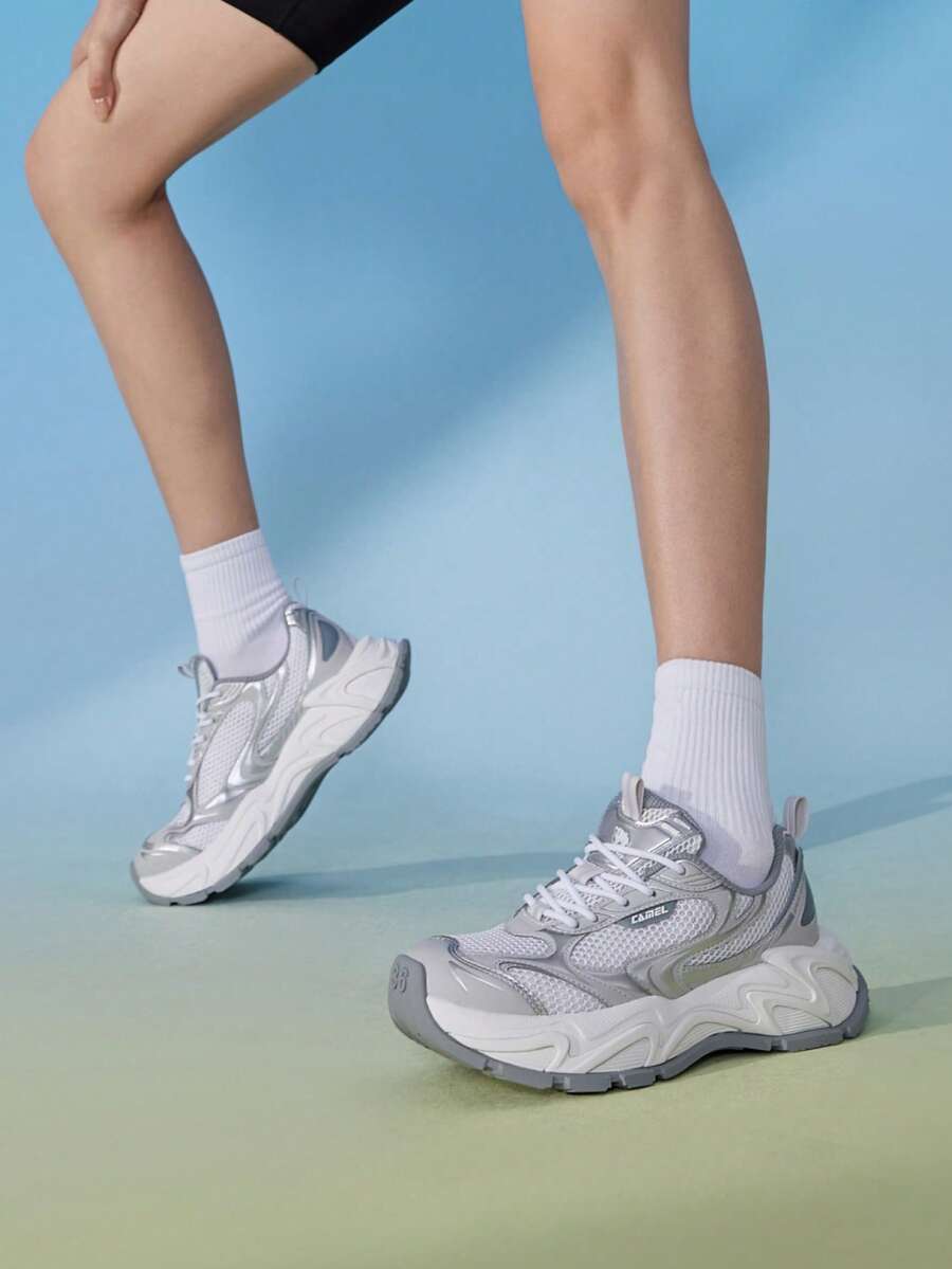 CAMEL CROWN Zapatillas de mujer, zapatos antideslizantes, zapatos femeninos transpirables, zapatillas retro de plataforma y suela gruesa - Blanco gris plata claro - Ver 1