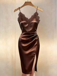 Vestido de verano de mujer de longitud media con cuello en V sin mangas, efecto decorativo con volantes en el cuello, cintura en línea A, bajo asimétrico con abertura, tela de punto jersey, diseño ajustado y sexy para uso diario - Marrón - Ver 5