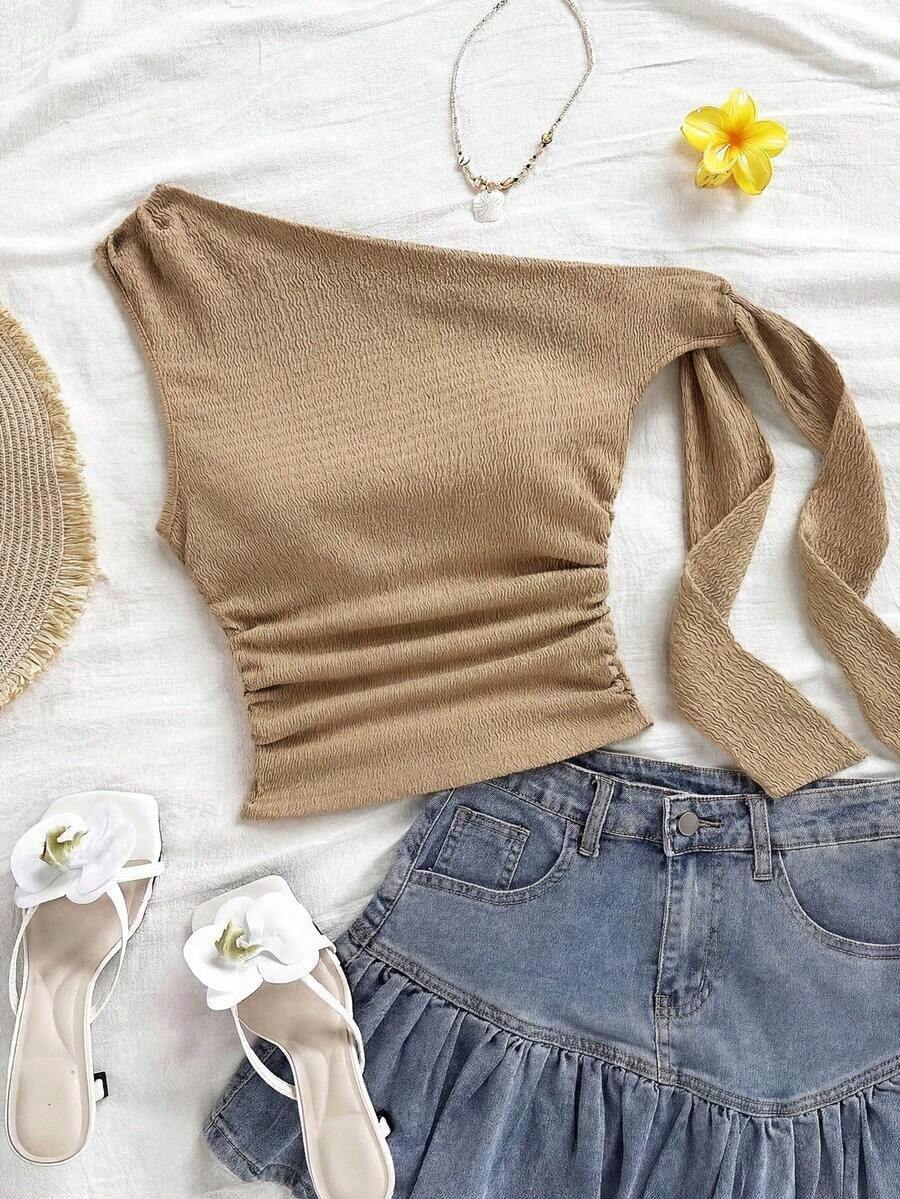 Top ajustado y fluido con tirantes asimétricos y hombros descubiertos en color amarillo claro, adecuado para fiestas, vacaciones, festivales de música, estilo bohemio, citas, tardes de té - Caqui - Ver 1