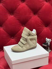 Women Ankle Boots & Booties - 棕色 - 查看 9