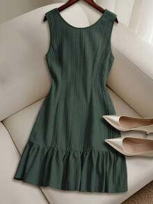 Vestido casual mini de mujer con tirantes de amarre, espalda descubierta, sin mangas, corte evasé y dobladillo con volantes - Verde - Ver 1