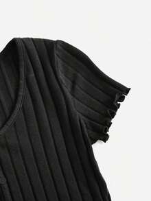 Top tejido de canalé con botón delantero de borde en forma de lechuga - Negro - Ver 4