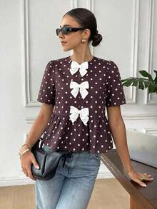 Camisa de mujer con cuello redondo, manga corta, decoración de lazo y bajo con volantes - Marrón - Ver 7