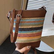 BV Bottega Small Andiamo Bolso de mujer tejido a mano de cuero genuinoBolsodebolso de manotipocuboconpatróntejidoparamujer,bolsodemarca,elegantebolsodemanoparaseñorabolsaderegaloexquisita,bolsodebolso de manodelujoparamujer,bolsocruzadodemodaparamujer,adecuadoparachicas,estudiantesnivel universitariodamasdeoficina,madresdemedianaedadparausodiario,comprasoficina,clase,reuniones,citas,actividadesalairelibretambiénunregaloidealparaBolso Tejido Color-Block para Mujer, Verano 2026, Nuevo, Moderno y Elegante, Bolso de Paja, Versión Coreana, Estilo Simple, Bandolera - Caqui con marrón - Ver 4