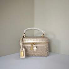 BV Bottega Bang Bang Bolso de mujer tejido a mano de cuero genuinodebolso de manotipocuboconpatróntejidoparamujer,bolsodemarca,elegantebolsodemanoparaseñorabolsaderegaloexquisita,bolsodebolso de manodelujoparamujer,bolsocruzadodemodaparamujer,adecuadoparachicas,estudiantesnivel universitariodamasdeoficina,madresdemedianaedadparausodiario,comprasoficina,clase,reuniones,citas,actividadesalairelibretambiénunregaloidealparabolso de mujerdealmuerzocondiamantesbrillantesestiloJW,bolsodemanocondiseñodecocodriloalamodabolsodemanoybandoleradelujoligeroydealtaGammaparamujer. - Diamantes de imitación dorados - Ver 2