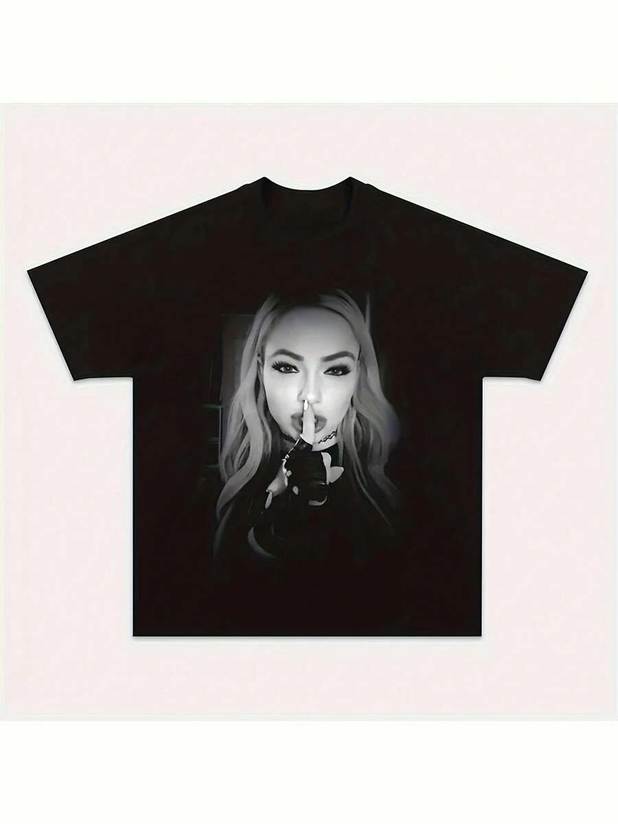 Camiseta unisex de estilo bohemio con estampado de la cara de una belleza rubia y un lápiz labial, hecha de material puro, suave y agradable al tacto, una prenda básica de moda urbana casual adecuada para todas las estaciones, versátil para cualquier temporada, asequible para el uso diario y también un regalo de Navidad perfecto para fans y amigos.camisas de mujer sudaderas para mujer sueter blusa casual mujer verano vestidos de graduación - Negro - Ver 1