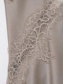 Camiseta de tirantes de mujer con parches de encaje y bajo asimétrico, versátil para citas y fiestas, de verano - Caqui - Ver 8