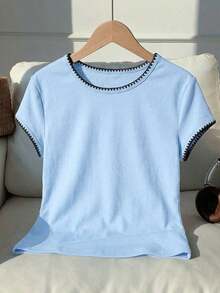 2026 Nueva Moda Camiseta Casual Versátil de Mujer con Cuello Redondo y Mangas Cortas, Contraste de Ribete, Top de Verano, Ropa de Primavera para Exteriores, Top Beige Casual Y2K - Celeste - Ver 7