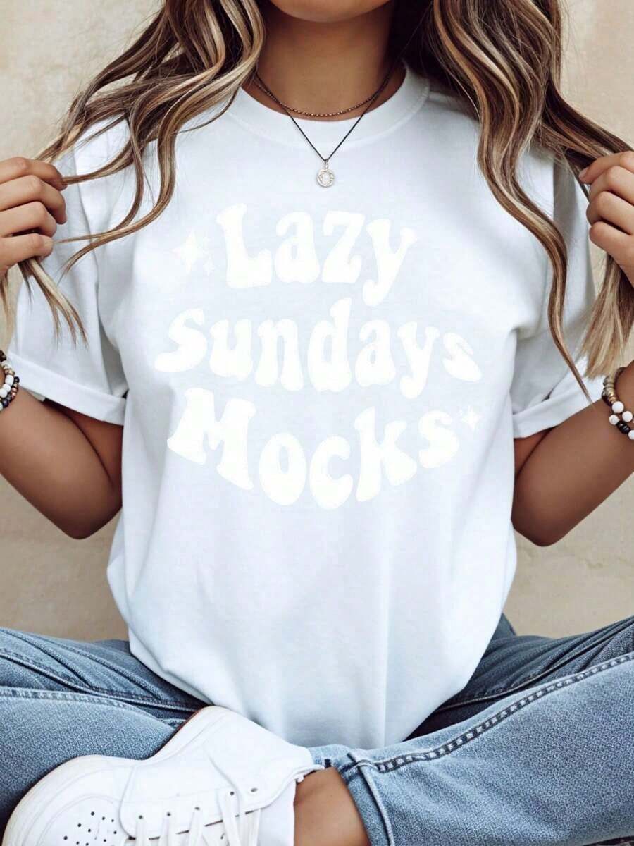 Camiseta gráfica Lazy Sundays Mocks para mujer, de corte holgado y casual, con estampado blanco y frase divertida, perfecta para el uso en fines de semana y conjuntos relajados, adecuada para primavera, verano y otoño. - Blanco - Ver 1