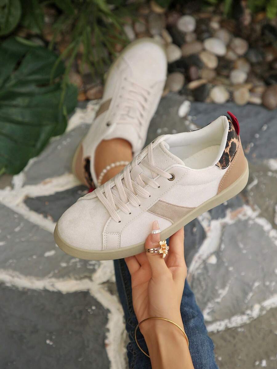 Giày thể thao nữ buộc dây họa tiết da báo, kiểu dáng retro, cổ thấp, đế bằng. - Màu be - Xem 1