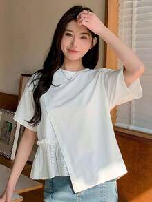 Camiseta casual de mujer para el verano con cuello redondo, manga corta, ajuste holgado y dobladillo con volantes y un solo unicolor - Blanco - Ver 2